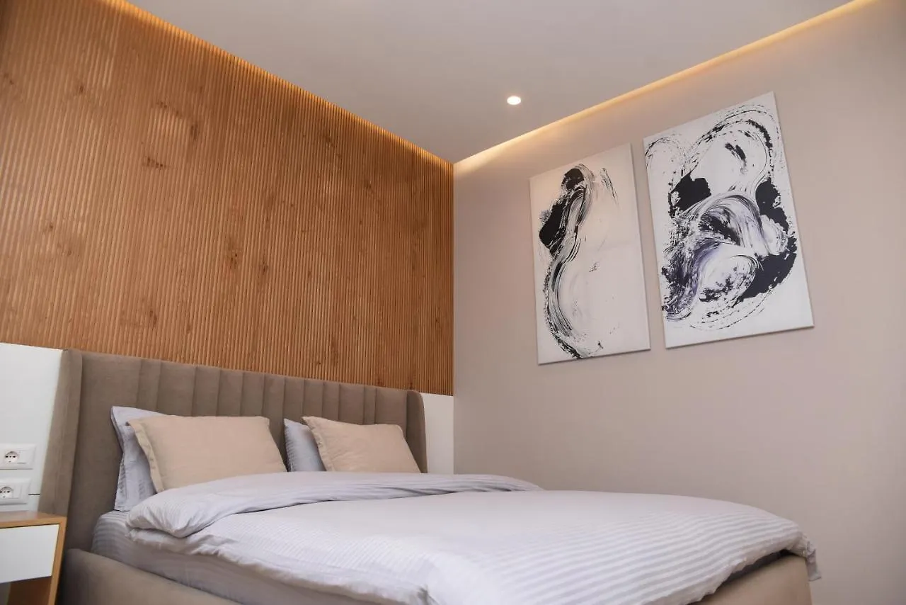 J&D Rooms Korce 0*,