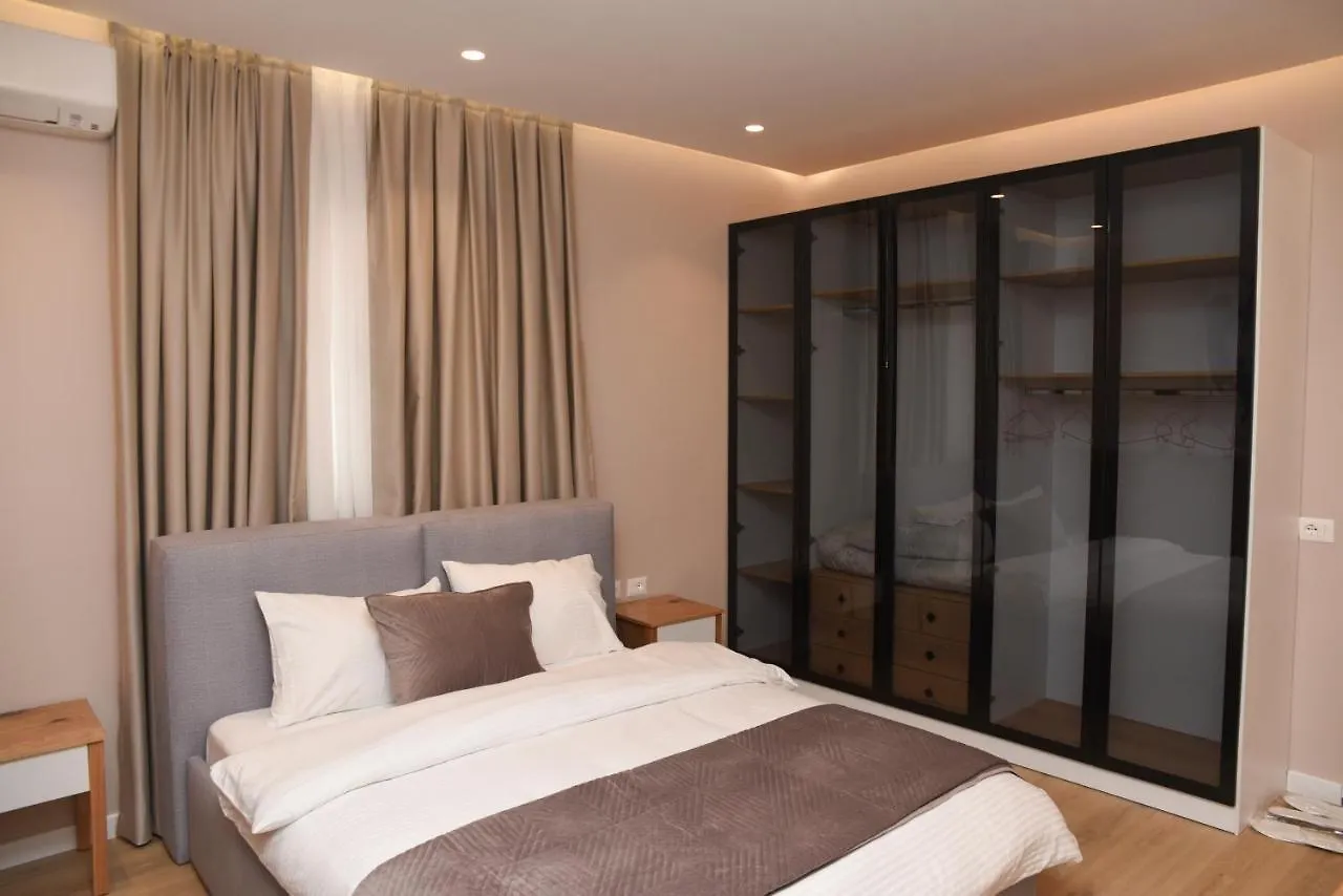 J&D Rooms Korce Gæstehus