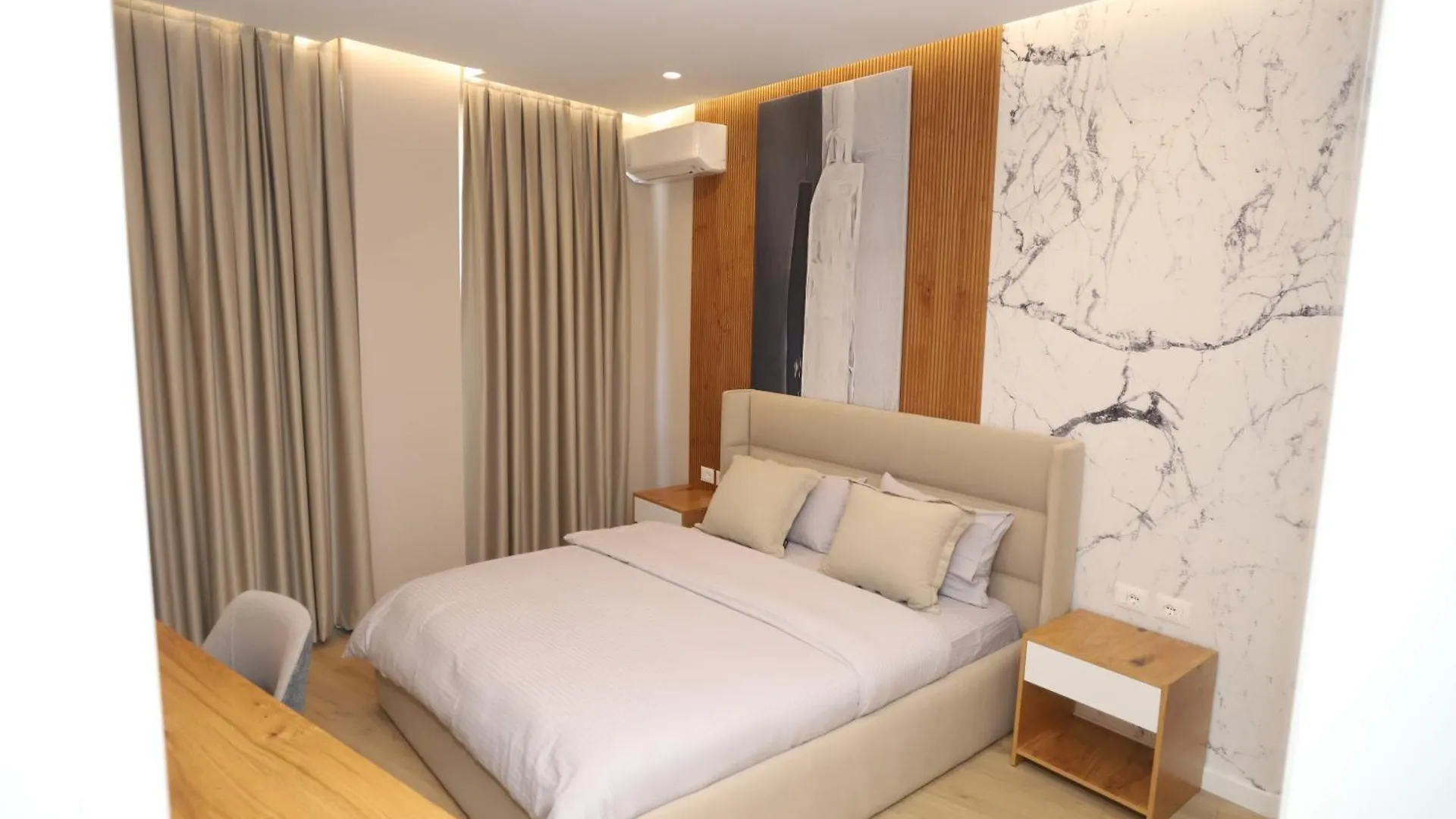 J&D Rooms Korce 0*,  Albanien