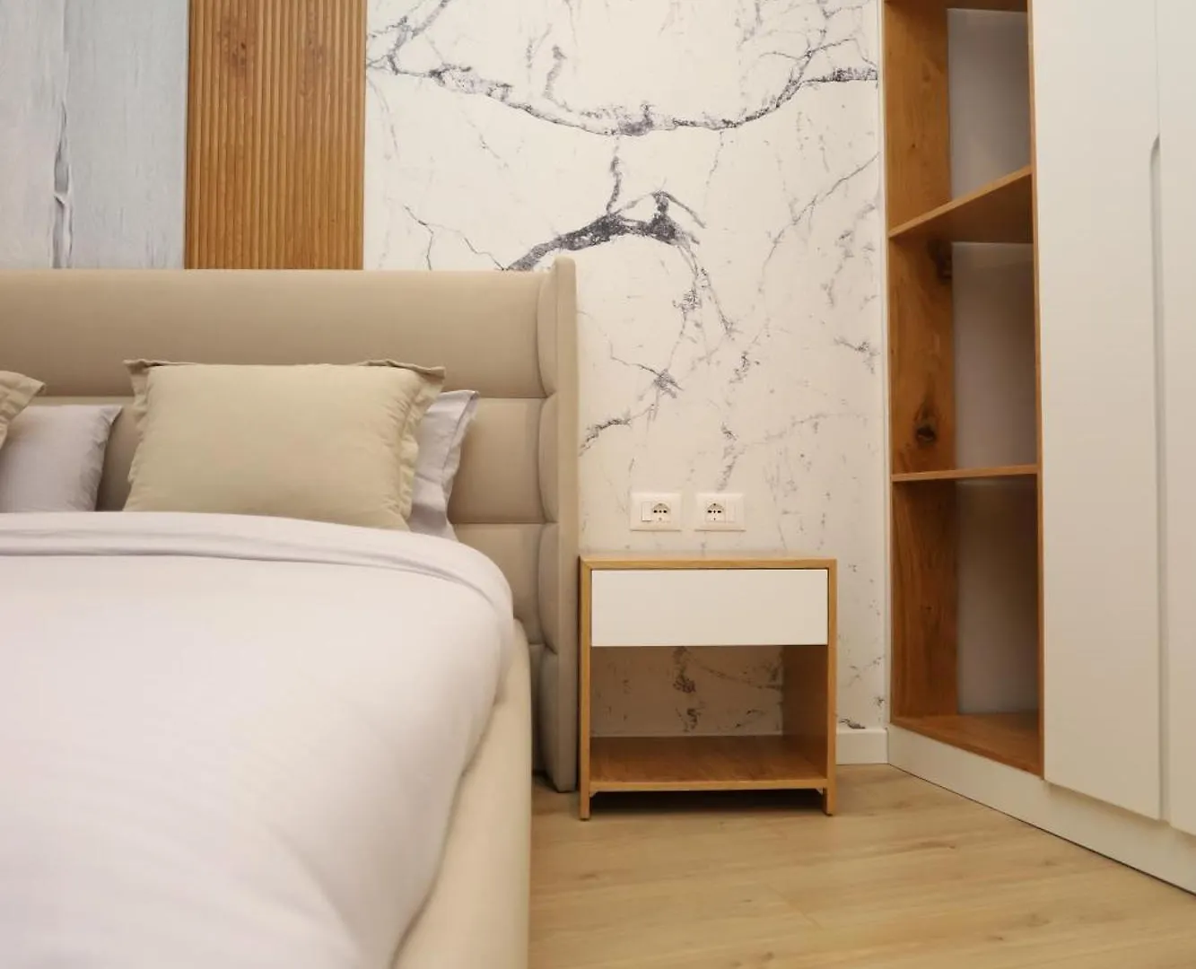 J&D Rooms Korce 0*,
