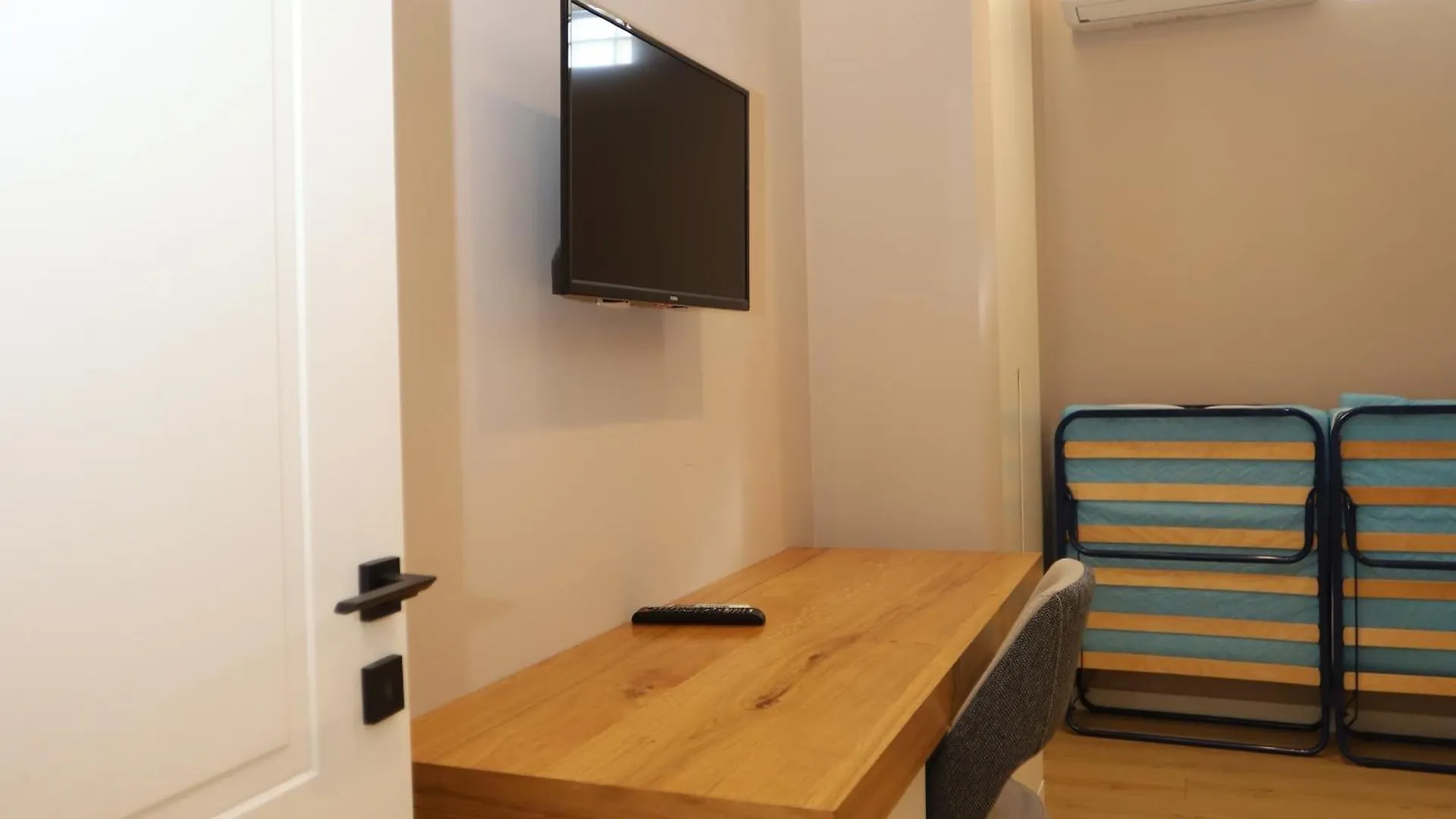J&D Rooms Korce Gæstehus
