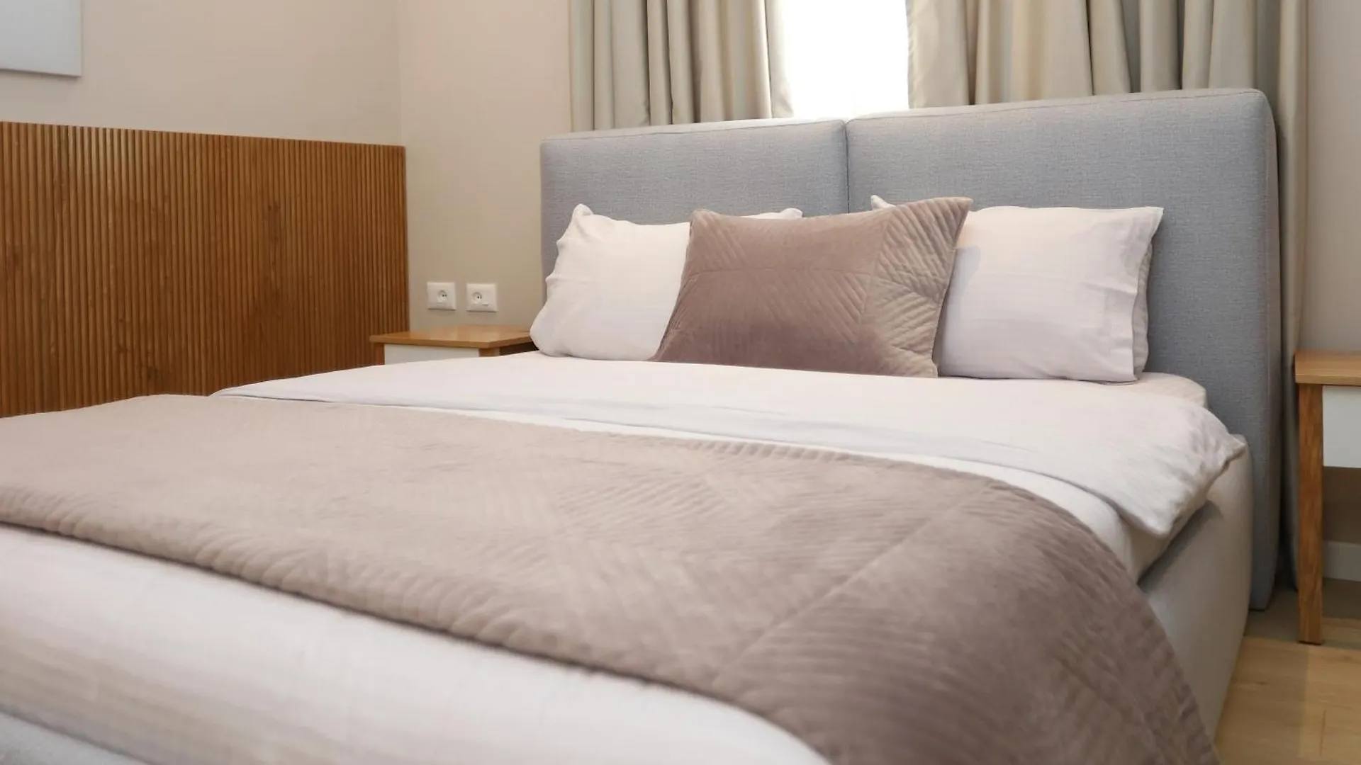 J&D Rooms Korce 0*,  Albanien